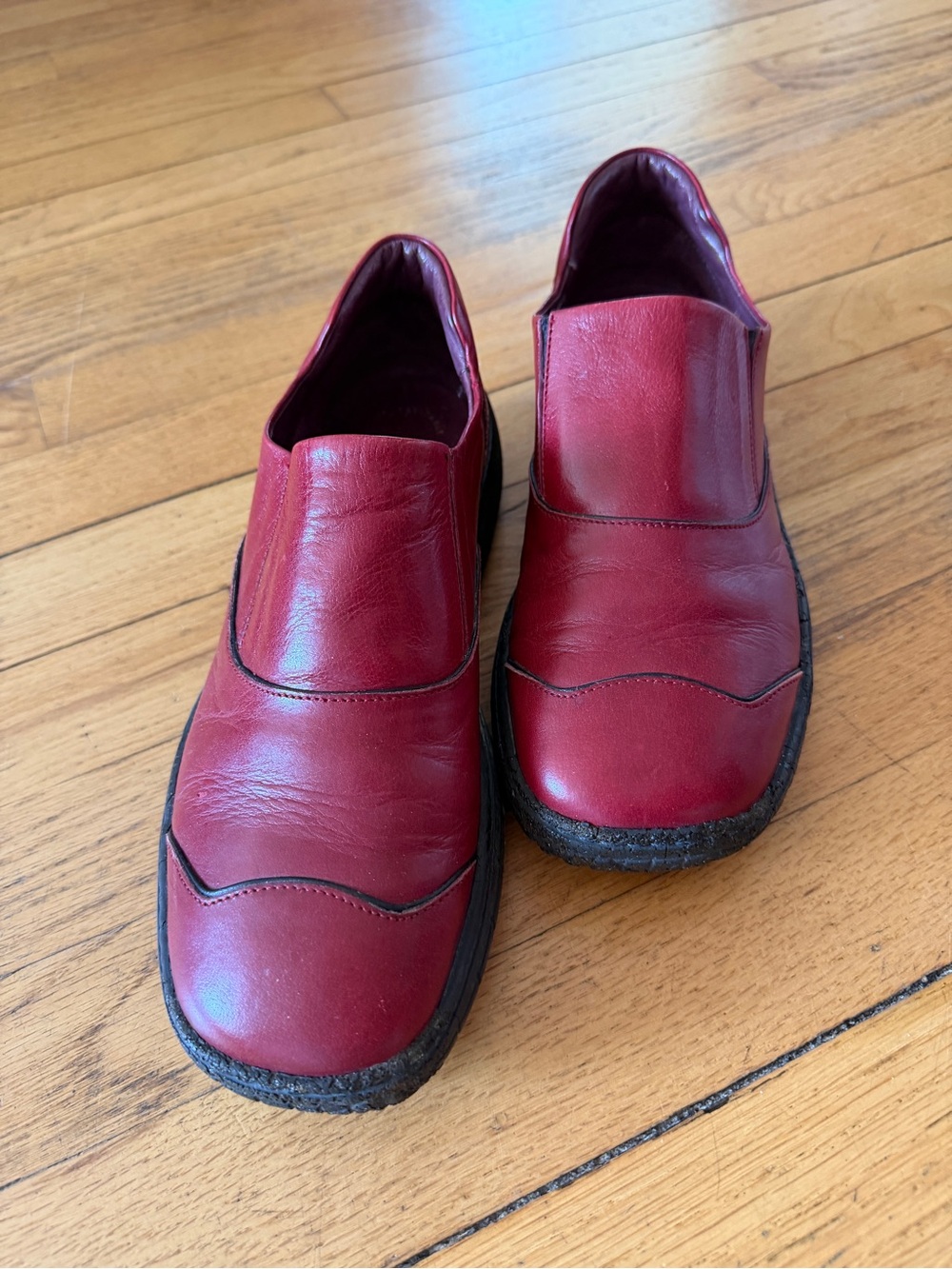 VTG Women’s Slip-On Red French Leather Shoes